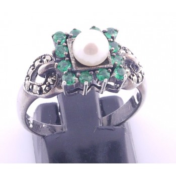 Silver Emerald and Pearl Ring